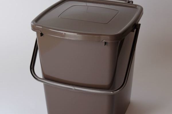 Vorsortiergef mit Deckel und Tragegriff,  10l, braun, Bildrechte EBA