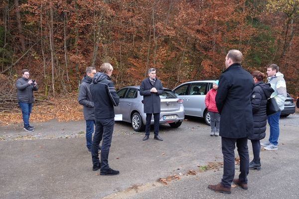 Rede von Landrat Dr. Martin Kistler zur Einweihung. Personen von links nach rechts: Alexander Wunderle, Wissenschaftlicher Mitarbeiter im Wahlkreisbro Rita Schwarzelhr-Sutter, Joachim Lehner, Planer, Hans-Jrg Rotzinger, Eigenbetrieb Abfallwirtschaft, Landrat Dr. Martin Kistler, Antonia Kiefer, Kreisrtin, Felix Schreiner, MdL, Staatssekretrin Rita Schwarzelhr-Sutter, MdB, Niklas Nssle, MdL