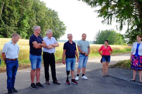 Ansprache von Herrn Kppeler, Mura Maschinenring, mit weiteren Teilnehmern