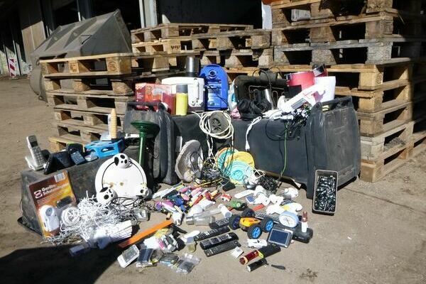 Abb. 15: Aus allen Abfallstichproben ausssortierte Elektrokleinger�te aus der ersten Kampagne