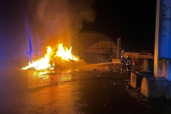 Feuer im Bereich der Umladestation der Sperrmüllsammelstelle Feuer im Bereich der Umladestation der Sperrmüllsammelstelle